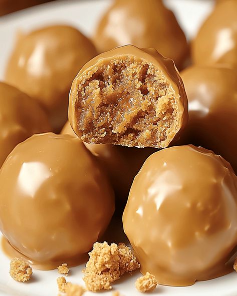 Whip up these easy No-Bake Butterfinger Balls with peanut butter and chocolate. Perfect for candy lovers craving a quick and delicious treat! Butterscotch Balls Recipe, Butterfinger Balls Recipe Easy, Butter Finger Balls, Butterfingers Balls, Butterfinger Balls Recipe, No Bake Christmas Treats, Homemade Sweet Treats, Candies Recipes, Butterfinger Balls