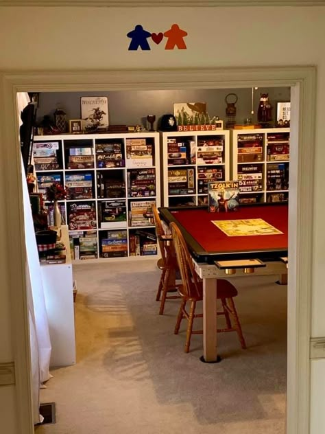 Teenage Hangout Room, Board Game Room Design, Board Games Room, Game Room Ideas Family, Teenage Hangout, Housing Aesthetic, Basement Play Area, Hobby Room Ideas, Puzzle Room