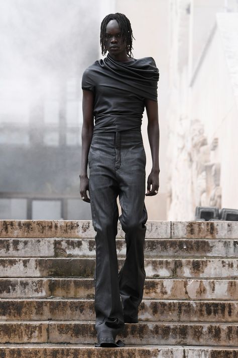 Rick Owens Men’s RTW Spring 2024 [PHOTOS] – WWD Rick Owens Outfit Men, Rick Owens Street Style, Platform Boots Outfit, Rick Owens Outfit, Rick Owens Fashion, Rick Owens Menswear, Nadja Auermann, Juun J, Rick Owens Men