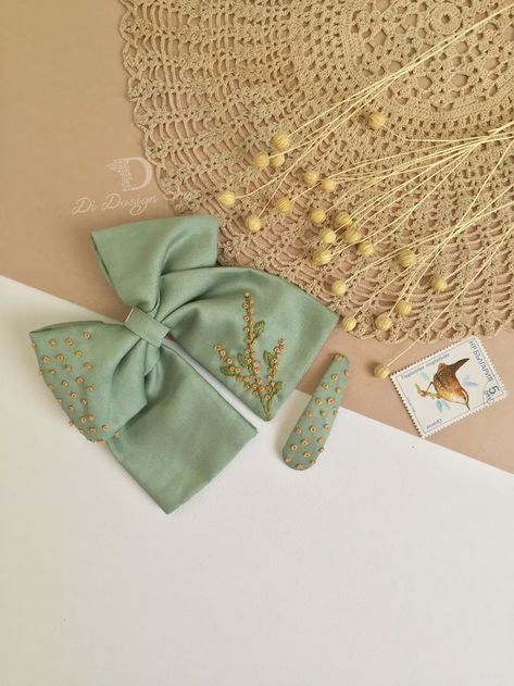 Embroidered Bows, Embroidered Hair Bows, World Of Flowers, Diy Hair Bows, Handmade Embroidery, Instagram Page, Embroidery Ideas, Diy Hairstyles, Beautiful Patterns