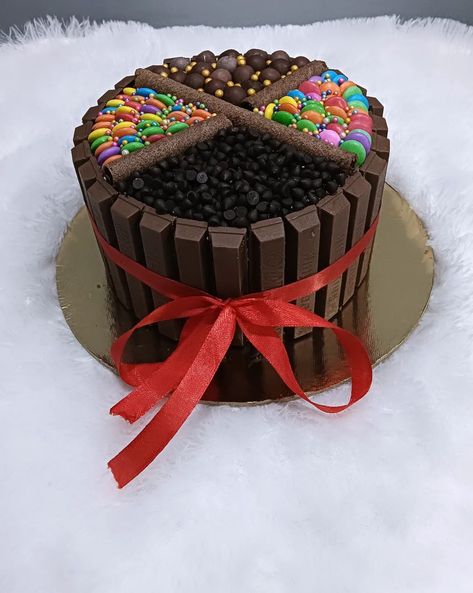 KitKat Theme Cake One kg in chocolate flavour with Cadbury gems, shots and dark chocolate chips This KitKat Theme Cake is with lots of chocolate and best for a chocolate lover cake with lots of KitKat chocolate in this KitKat cake. For order DM or 📞 9599571614 Delivery in delhi and delhi ncr (Kitkat theme cake,delhi ,homebaker, chocolate cake, chocolate overload cake, kitkat cake , cake for chocolate lovers) #naavjotbaake #delhibaker #delhi #homebaker #kamlanagar #chocolate #cake #explo... Cake For Chocolate Lovers, Cadbury Gems, Chocolate Overload Cake, Chocolate Lovers Cake, Lover Cake, Kitkat Chocolate, Birthday Cake For Boyfriend, Kitkat Cake, Cake For Boyfriend