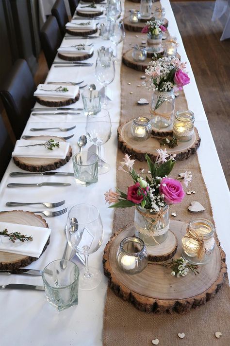 Log Floral Arrangement, Log Centerpieces Wedding Wood Slices, Wooden Disc Centerpiece Weddings, Log Decorations Wedding, Tree Slabs Wedding, Wedding Centerpiece Wood Slice, Wood Log Wedding Decor, Log Slice Centrepiece, Log Slice Table Decorations