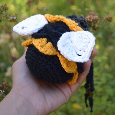 bees,crochet,dice,dnd,etsy Crochet Dice Bag, Crochet Dice, Fantasy Crochet, Dice Bags, Crochet Mobile, Crochet Needlework, Crochet Mermaid, Crochet Bee, Crochet Business