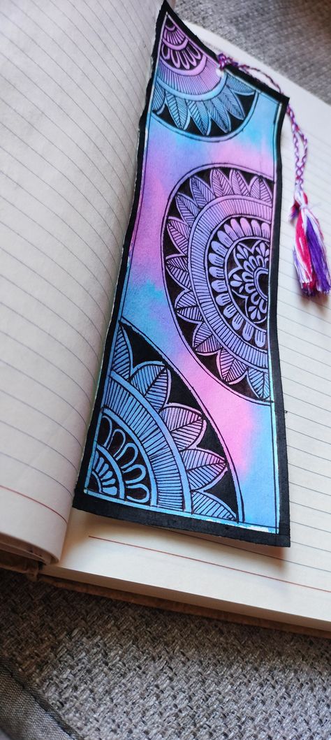 Bookmark ideas❣️
Diy craft ☺️
Very easy and simple ☺️🤗 Bookmark Ideas Mandala, Bookmark Art Ideas, Simple Bookmark Design, Simple Bookmark Ideas, Mandala Art Bookmark, Gel Pen Art, Small Bookmark, Mandela Design, Mandala Book