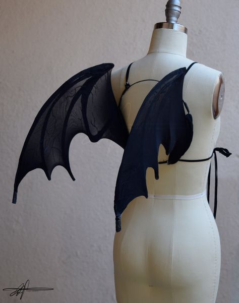 Custom Bat Wings Backpack Wings Backpack, She Kills Monsters, Diy Wings, Bat Costume, Dragon Costume, Cosplay Tutorial, Wings Costume, Cosplay Diy, Fantasias Halloween