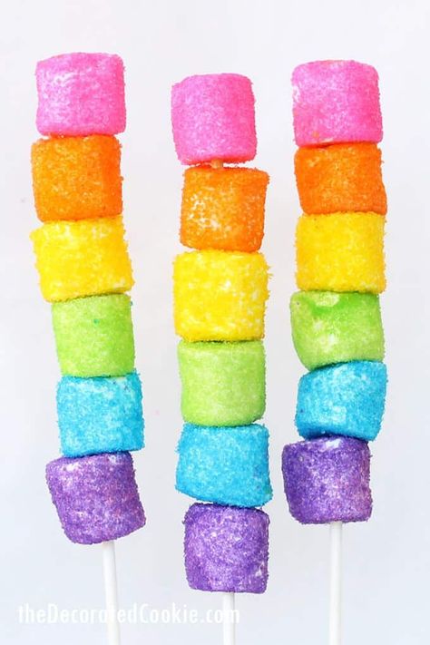 How to make rainbow marshmallow kabobs, sprinkle-coated marshmallows stacked on lollipop sticks #UnicornFood #RainbowParty #Rainbowfood #Marshmallows Marshmallow Kabobs, Rainbow Marshmallow, Rainbow Recipes, Rainbow Sweets, Pride Decor, Unicorn Food, Marshmallow Sticks, Cloud Party, Rainbow Desserts