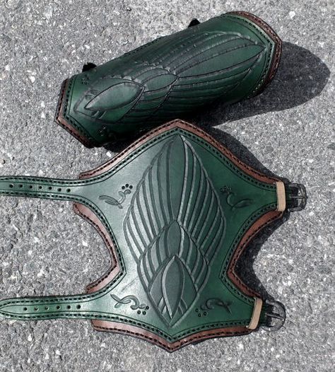 Commissioned LOTR-bracers Leather Bracers, Larp Armor, Armor Clothing, Leather Armor, Leather Crafting, Leather Carving, Arm Armor, Leather Ideas, Fantasy Costumes