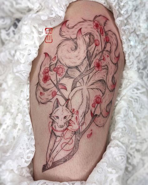 ❇ ΛIKO ❇ on Instagram: “projet personnel • 28 cm • cuisse merci encore Sandrine pour ta confiance et merci d’avoir fait la route depuis la Suisse pour ce Kitsune…” Dragon Tattoo Ideas, Art Inspired Tattoos, Fox Tattoo Design, Tatoo Inspiration, Bunny Tattoos, Hip Tattoos Women, Pokemon Tattoo, Delicate Tattoo, Fox Tattoo