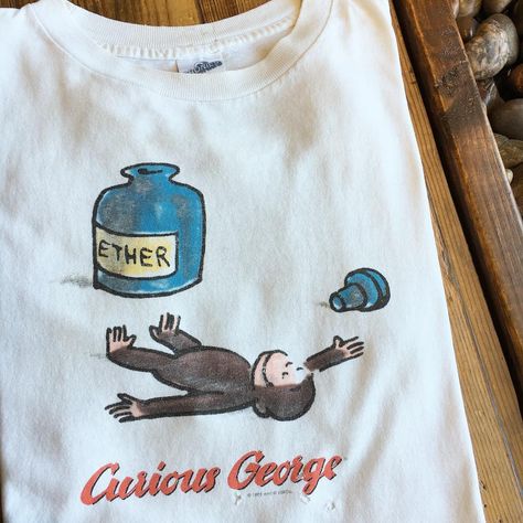 Curious George Shirt, How To Make Graphic Tees, Big T Shirts, Snoopy Tshirt, Shirt Outfit Ideas, Y2k Cartoon, Cartoon Clothes, Silly Shirt, Snoopy Shirt