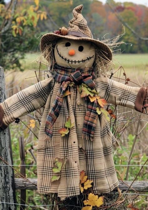 Fall Decorating Inspiration, Autumn Scarecrow, Primitive Scarecrows, Scarecrow Decorations, Fall Yard Decor, Scarecrows For Garden, Scarecrow Doll, Diy Scarecrow, Scarecrow Crafts