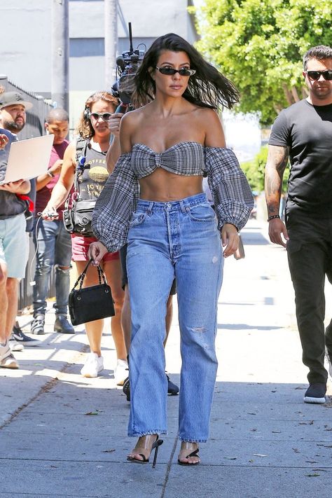 Kourtney Kardashian Style, Toned Tummy, Kardashian Outfit, Plaid Crop Top, Kendall Jenner Outfits, Jenner Outfits, Kardashian Style, Summer Chic, Kardashian Jenner