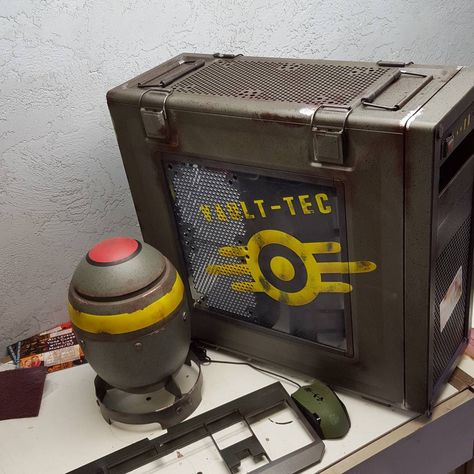 Custom painted PC to match the Fallout mini nuke Fallout Pc, Fallout Theme, Fallout Oc, Fallout Props, Fallout Concept Art, Video Game Ideas, Basement Garage, Led Projects, Fallout Art