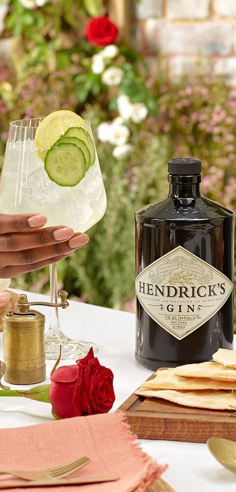 Lemonade Cocktail Recipe, Best Gin Cocktails, How To Make Gin, Cucumber Lemonade, Hendrick's Gin, Grapefruit Bitters, Gin Distillery, Gin Brands, Gin Recipes