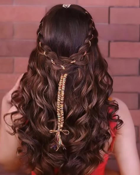 Open Hair Hairstyles For Reception, Lace Hairstyles Indian, Karwachauth Hairstyle, Mehendi Hair, Open Hairstyle, Hair Style On Saree, Open Hair, Long And Short Hair, Hair Wedding Styles