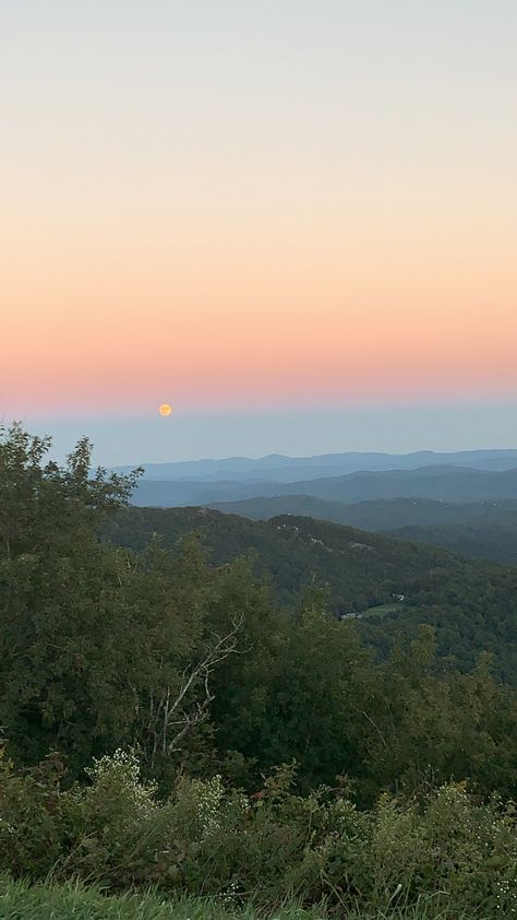 Boone Nc Aesthetic, East Coast Mountains, North Carolina Scenery, North Carolina Blue Ridge Mountains, Sunset Beach North Carolina, Boone Nc, App State, East Coast Usa, Western Nc