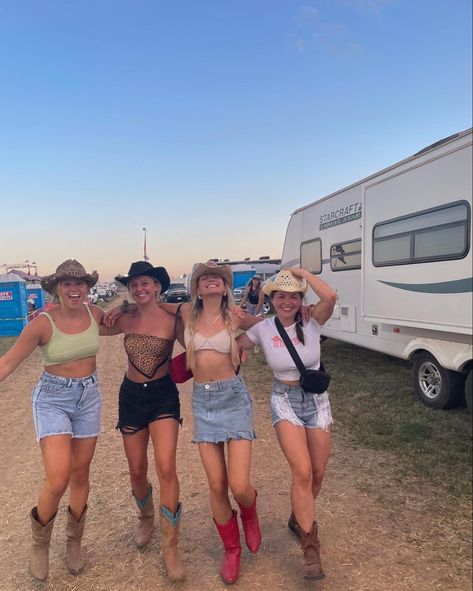 Cowgirl Hat Outfit Concert, Like Dancing Outfit Country, Country Concert Outfit Luke Combs, Cowboy Hat Concert, Country Concert Outfit Without Boots, Flatland Cavalry Concert Outfit, Country Concert Outfit Brown Boots, Zach Bryan Concert Outfit Summer, Country Jam Outfits