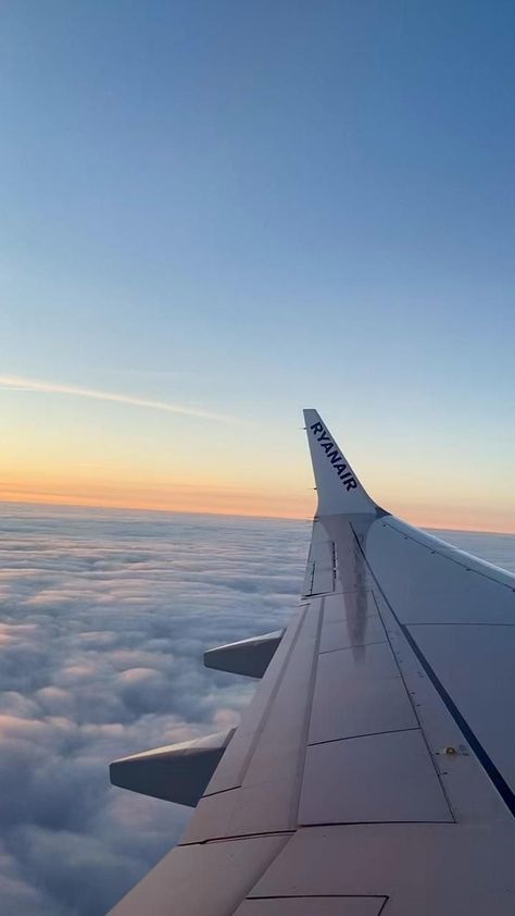 Passport Picture, Airplane Window View, Plane Photography, Plane Photos, Passport Pictures, Airplane Wallpaper, Airport Aesthetic, Travel Pictures Poses, Above The Clouds