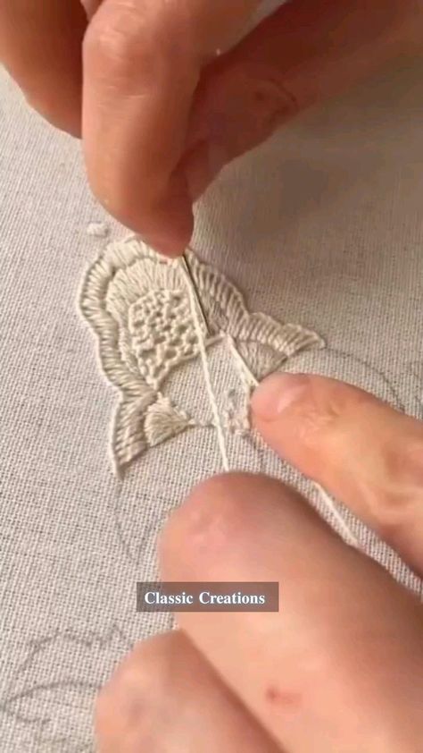 Simple Hand Embroidery Patterns, Ribbon Embroidery Tutorial, Embroidery Lessons, Bead Embroidery Tutorial, Hand Embroidery Patterns Flowers, Hand Embroidery Videos, Diy Embroidery Patterns, Basic Embroidery Stitches, Hand Embroidery Tutorial