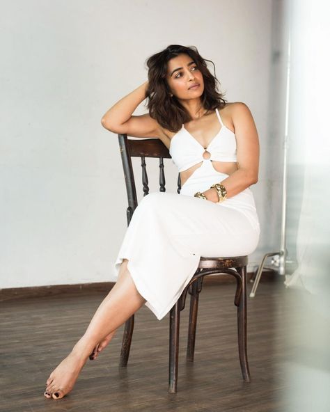 Radhika Apte, On A Break, Gallery Pictures, Height Measurement, South Actress, Movie Stills, Hot Pics, Gingham Dress, Actress Photos