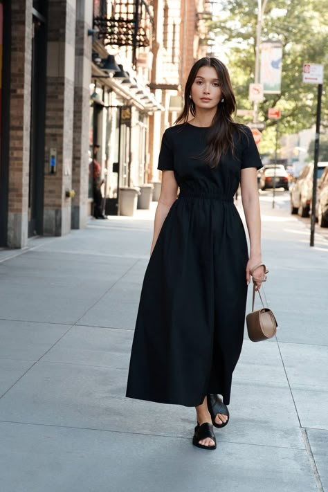 Minimalist Summer Dress, Black Dress Outfit Casual, Minimal Dress, Look Formal, Look Retro, Black Dress Outfits, Fashion Tops Blouse, Minimalist Dresses, Travel Dress