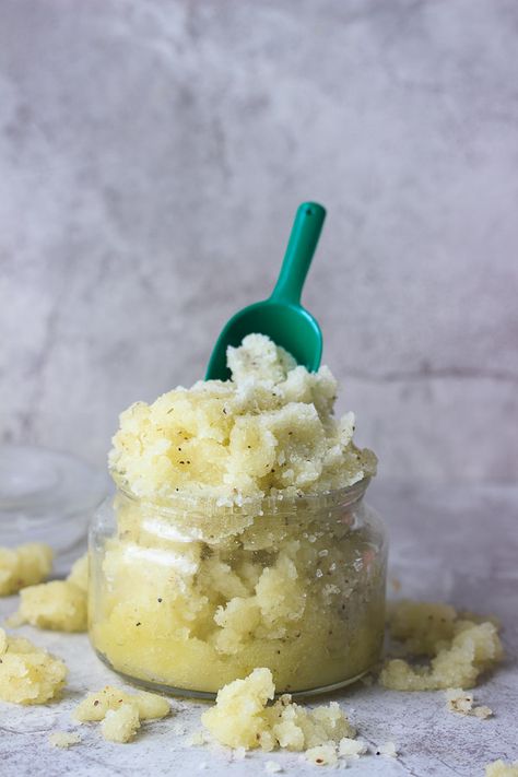 Moisturizing Body Scrub Simple Sugar Scrub, Sugar Scrub Homemade Recipe, Easy Sugar Scrub, Moisturizing Body Scrub, Body Scrub Recipe, Simple Sugar, Sugar Scrub Homemade, Homemade Scrub, Sugar Scrub Recipe