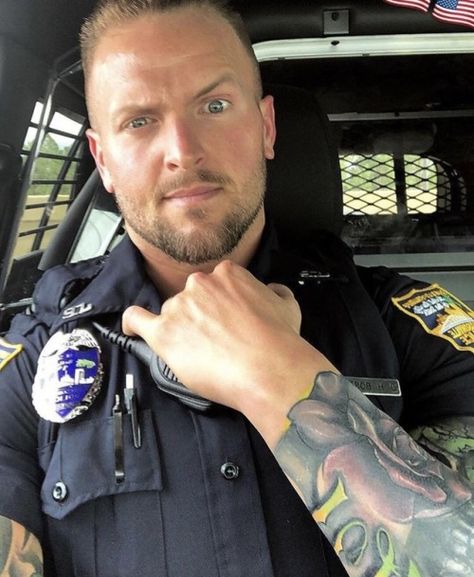 Cute Police Officer, Tattoos Male, Michael Roberts, Men's Uniforms, Men Faces, Men In Uniform, Military Men, Male Body, Law Enforcement