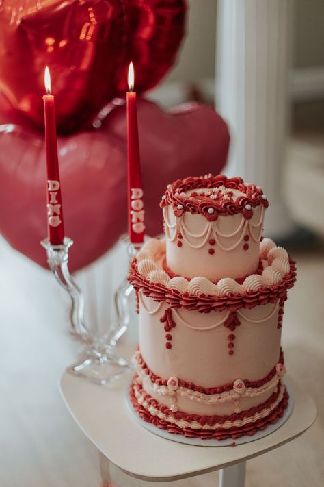 Cake With Candles, Bolo Vintage, Tiered Cake, Valentines Day Cakes, Valentine Cake, Cute Birthday Cakes, Just Cakes, Fancy Cakes, Cake Decorating Tips