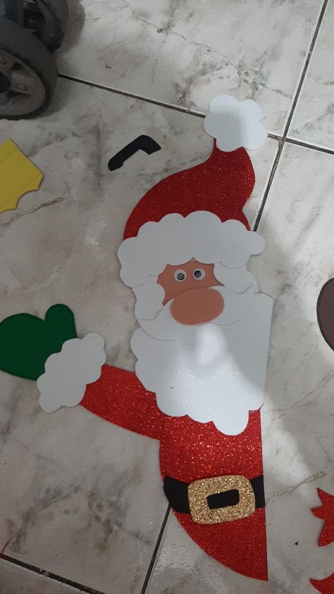 Santa Claus Door Decorations, Modern Kitchen Gadgets, Tableware Ideas, Balcony Decor Ideas, Decor Christmas Home, Santa Claus Decorations, Christmas Tree Template, Home Organization Ideas, Door Crafts