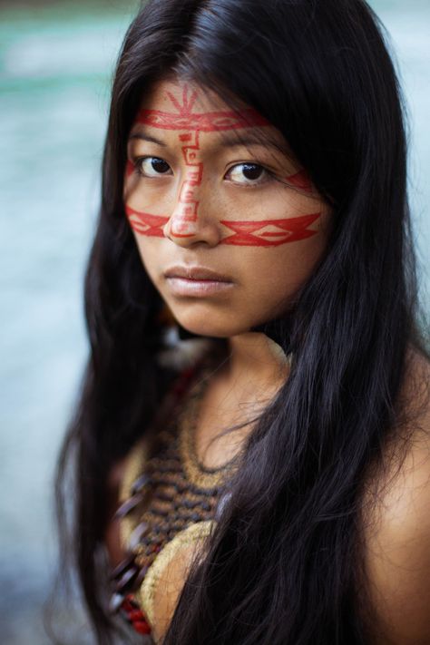 Beauty Is Everywhere! Stunning Photos Of Women From Several Cultures! Native American Woman, Smink Inspiration, Painted Face, American Woman, American Beauty, World Cultures, People Of The World, Photos Of Women, Interesting Faces