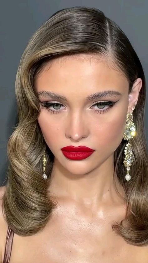 Hollywood Glamour Makeup, Old Hollywood Makeup, Hair Styling Ideas, Red Lipstick Makeup Looks, Hair Styles For Long Hair, Prom Dresses Cheap, Red Lips Makeup Look, Styles For Long Hair, Red Carpet Makeup