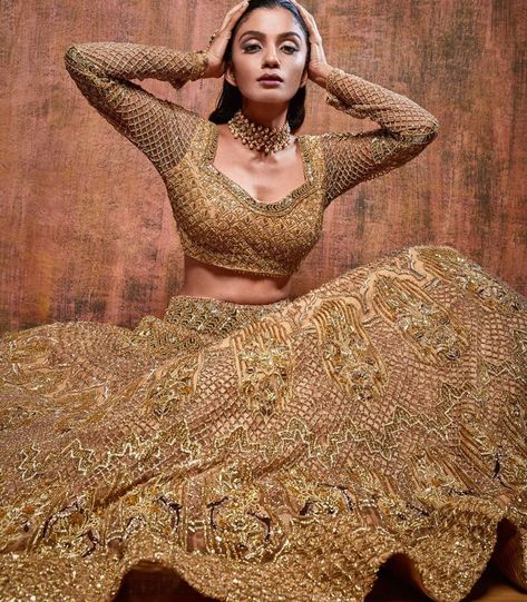 403 Likes, 4 Comments - waliajones.com (@waliajones) on Instagram: “We know of plenty of brides that desperately need a wedding outfit due to current circumstances so…” Gold Bridal Lehenga, Sequence Lehenga, Orange Lehenga, Gold Lehenga, Mirror Work Lehenga, Net Blouses, Green Lehenga, Net Lehenga, Lehenga Collection