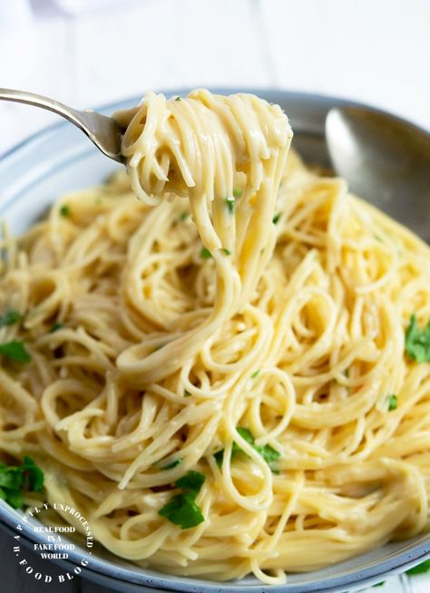 Parmesan Garlic Noodles - Happily Unprocessed Parmesan Noodles, Natural Cooking, Quick Pasta Recipes, Quick Pasta, Garlic Noodles, Chicken Crockpot, Salad Pasta, Cooking Club, Oatmeal Chocolate