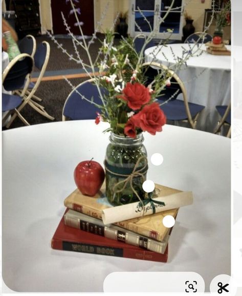 Graduation Party Centerpiece Ideas, Party Centerpiece Ideas, School Centerpieces, Teacher Graduation Party, Graduation Reception, Teacher Retirement Parties, Class Reunion Decorations, Teacher Party, Reunion Decorations