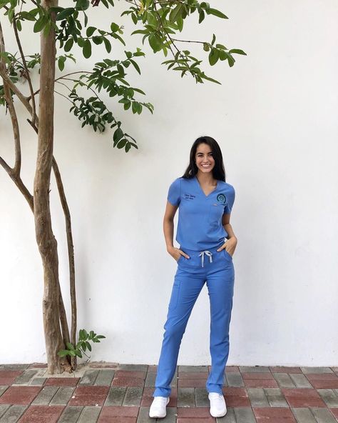 Ceil Blue Scrubs, Nurse Outfit Scrubs, Medical Scrubs Outfit, Scrub Style, Nurse Inspiration, Nurse Aesthetic, Cute Scrubs, Scrubs Outfit, Nursing Fashion