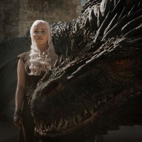 Daenerys Targaryen Dress, Daenerys Targaryen Icons, Game Of Throne Daenerys, Game Of Thrones Dragons, Got Dragons, Targaryen Aesthetic, Dragon Images, Gra O Tron, Iron Throne