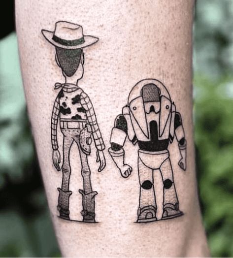 Tatuagem Toy Story, Toy Story Alien Tattoo, Toy Story Tattoo Ideas, Toy Story Tattoos, Story Tattoo Ideas, Woody Tattoo, Toy Story Tattoo, Cartoon Tattoo Ideas, Claw Tattoo