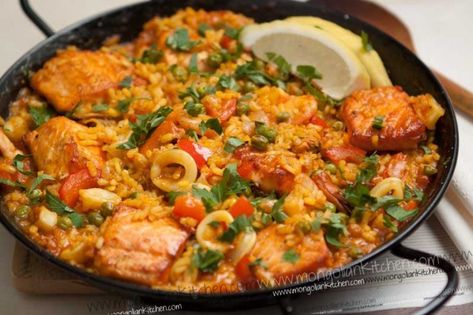 Salmon Paella, Easy Paella, Seafood Meals, Recipes Salmon, Salmon And Shrimp, Paella Recipe, Shellfish Recipes, Food Matters, Special Dinner