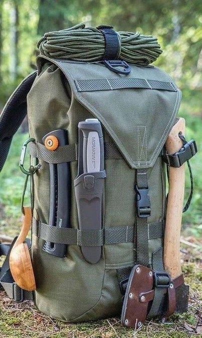 camping accessories Everyday Carry Tools, Hiking Hairstyles, Survival Items, Bushcraft Gear, Survival Bag, Bushcraft Camping, Mountains Are Calling, Urban Survival, בר מצווה