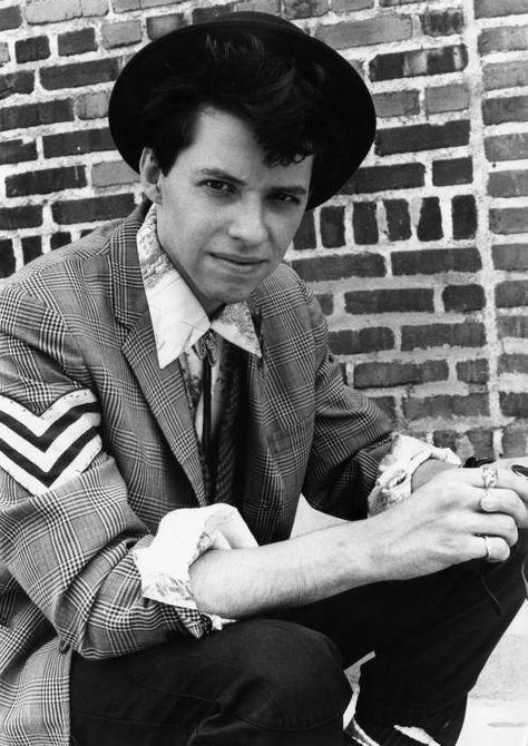 Jon Cryer as Duckie - Pretty In Pink Ducky From Pretty In Pink, Duckie Pretty In Pink, John Cryer, John Hughes Movies, Movie Inspiration, Jon Cryer, Brat Pack, Fav Movie, Movie Pins