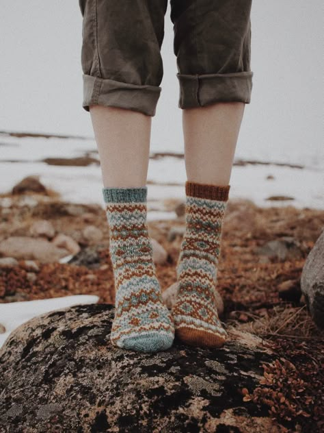 fairisle colourwork sock knitting pattern #knitting #knit #sockknitting #knittingpattern #sockknittingpattern Socks Knitting Pattern, Fair Isle Socks, Socks Knitting, Sock Knitting, Sock Knitting Patterns, Autumn Drives, Paintbox Yarn, Sock Patterns, Knit Mittens