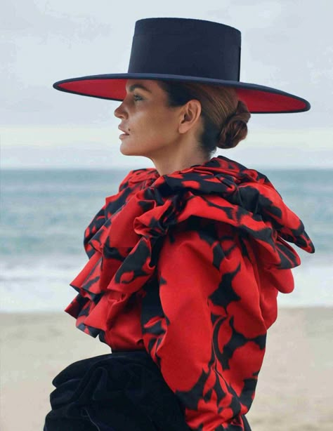 Cindy Crawford Photo, Sebastian Faena, Women Fedora, 60s Women, Mode Editorials, Ethno Style, Spanish Woman, Spanish Fashion, Vogue Spain