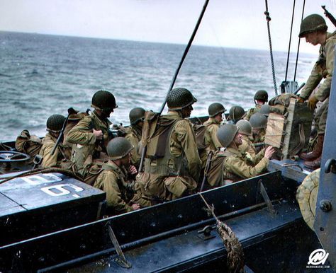 Troops huddled into landing craft during the Normandy assault. Today is the 73rd anniversary of D-Day, the largest seaborne invasion in history - pin by Paolo Marzioli D Day Photos, D Day Normandy, Operation Overlord, D Day Invasion, Canadian Soldiers, D Day Landings, Ww2 Photos, Landing Craft, Today In History