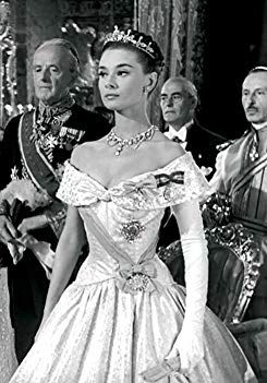 Princess Ann's ball gown - Roman Holiday (1953) Audrey Hepburn Roman Holiday, Aubrey Hepburn, Audrey Hepburn Photos, Audrey Hepburn Style, Hepburn Style, Roman Holiday, Hollywood Icons, My Fair Lady, Forrest Gump