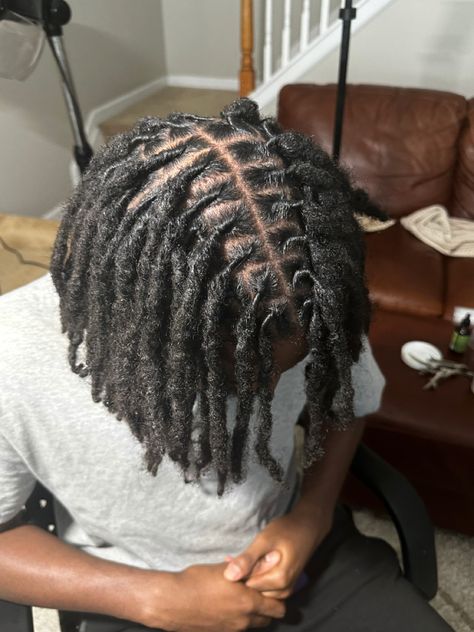 Men Loc Retwist, Medium Size Locs Men, Loc Sizes Chart, Loc Sizes, Tapered Hairstyles, Dread Inspiration, Medium Locs, Locs Ideas, Dyed Dreads