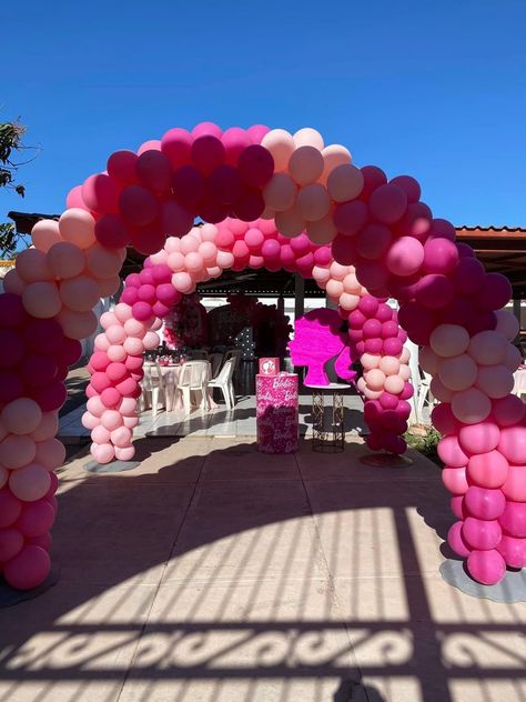 Barbie Themed Float, Barbie Carnival Party, Barbie Birthday Balloon Garland, Barbie Entrance, Barbie Theme Quinceanera, Barbie And Ken Party Decorations, Barbie Prom Theme, Barbie Themed Birthday Party For Adults, Barbie Balloon Garland