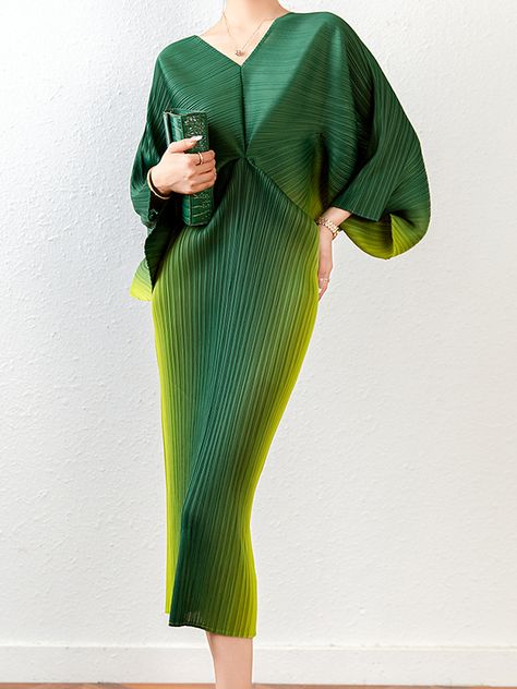 Works Outfits, Batwing Sleeve Dress, Leisure Fashion, Solid Color Dress, Pleated Midi Dress, Khaki Dress, Red Midi Dress, Green Midi Dress, Fashion Seasons