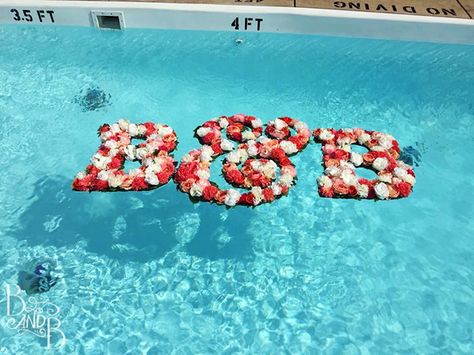 DIY Floating monogram initial letters to decorate pool at wedding Wedding Pool Floating Decorations, Flowers Floating In Pool, Pool Floating Decorations, Floating Flowers In Pool, Haldi Board, Floating Pool Flowers, Wedding Pool Party Decorations, Floating Pool Decorations, Pool Wedding Decorations