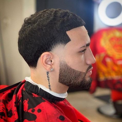 Blowout Taper Men Short Hair, Corte Blowout Hombre, Blowout Haircut Men, Taper Hairstyle, Taper Fade With Beard, Blowout Taper, Fade Haircut With Beard, Short Hair Blowout, Fade Haircut Designs