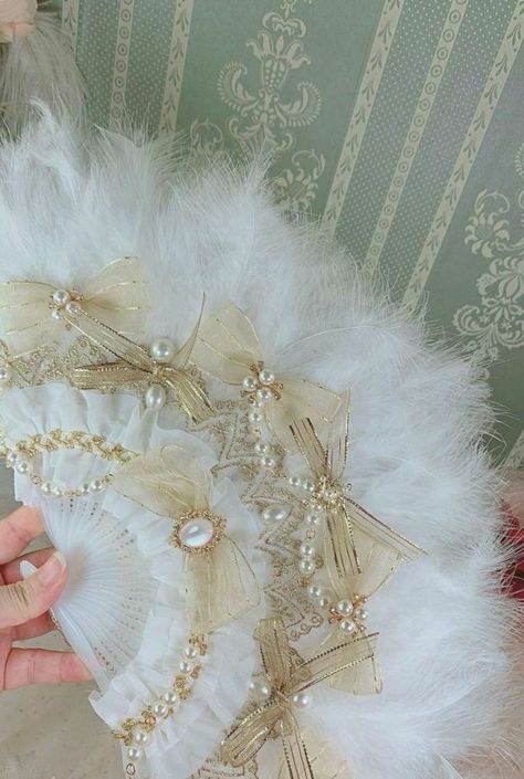 Profiles Aesthetic, Aesthetic Pleasing, Beautiful Wardrobe, Feather Fan, Princess Core, Vintage Princess, Hand Fans, Princess Aesthetic, Masquerade Ball