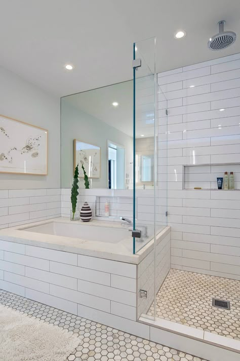 House in Berkeley Hills by Yamamar Design. Modern bath. Oversized subway tile. Marble hexagonal tile. Framless shower doors. Design Interior Baie, Makeover Kamar Mandi, Subway Tiles Bathroom, Master Bath Remodel, Decor Baie, Modern Farmhouse Bathroom, Subway Tiles, Bath Ideas, Bath Room